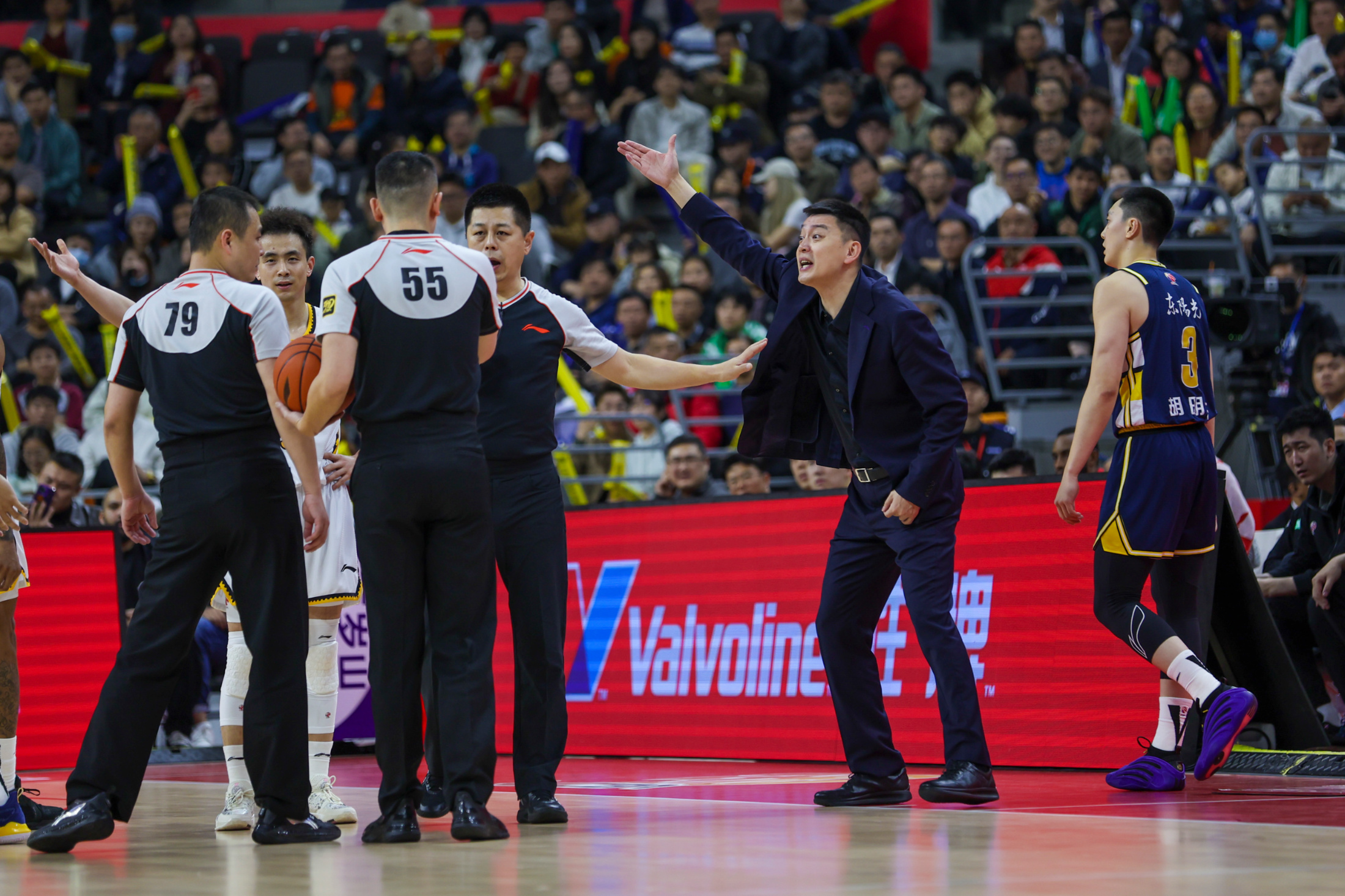 关于今晚荷甲焦点战，广厦男篮内部沟通，气氛紧张，控场能力受关注的信息-开云官网首页