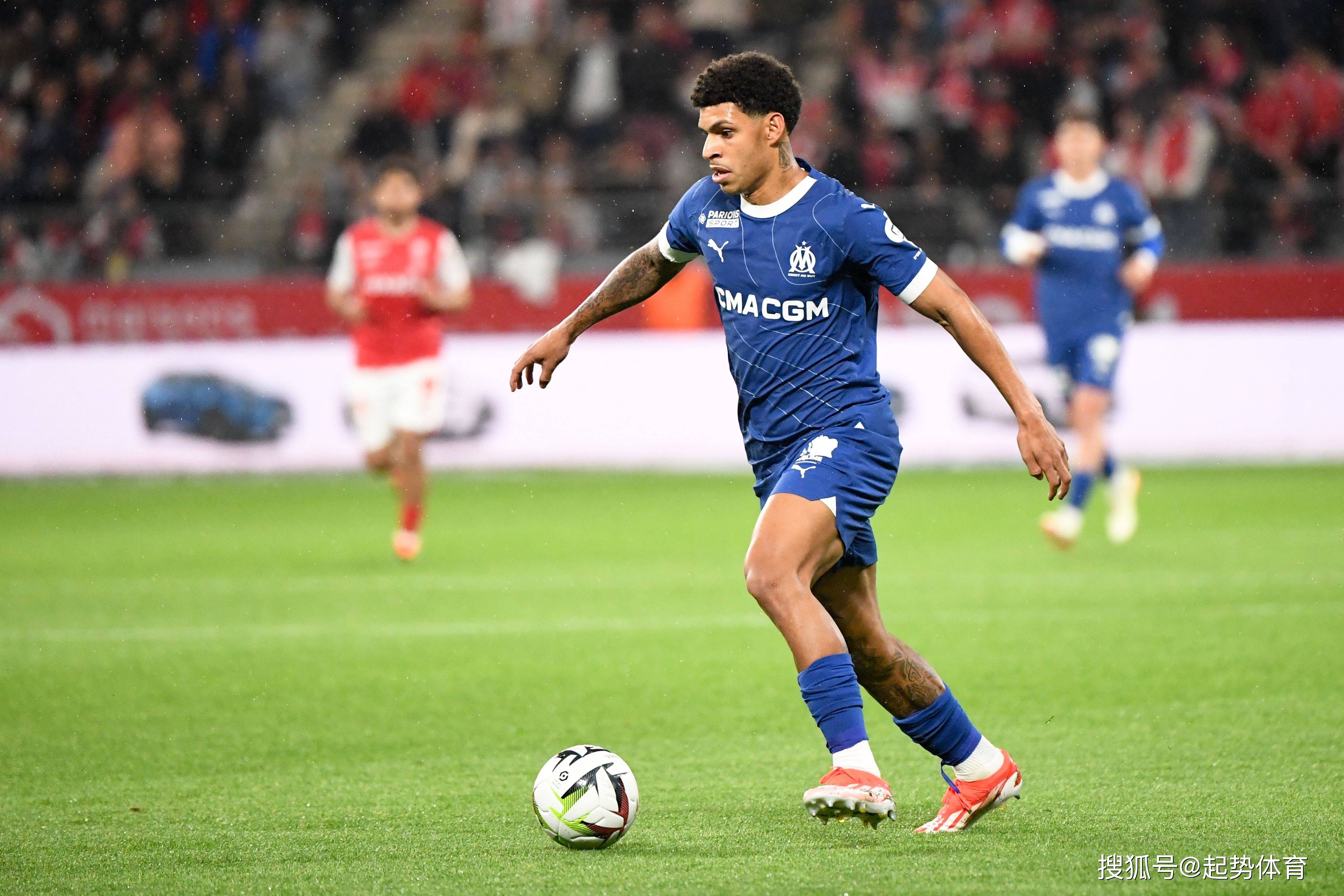 法国杯赛后再迎强敌，里尔远射贴柱，主帅态度——媒体盛赞，更衣室氛围转暖的简单介绍